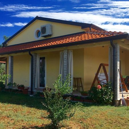 Holiday House Emc Умаг Екстериор снимка