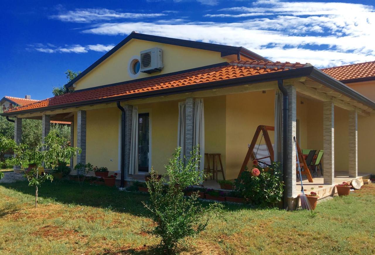 Holiday House Emc Умаг Екстериор снимка