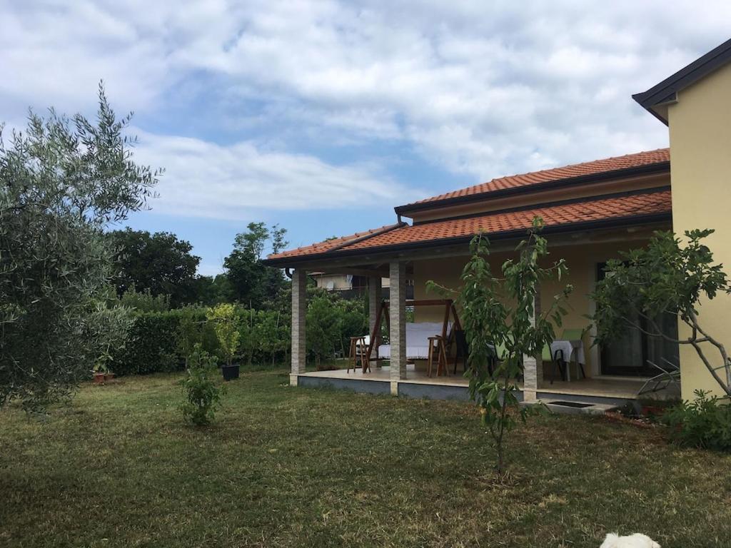 Holiday House Emc Умаг Екстериор снимка
